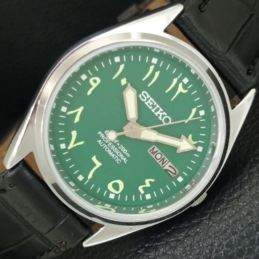 Vintage 1970 Seiko Automatic Mens Silver Watch W/daydate & Green accents
